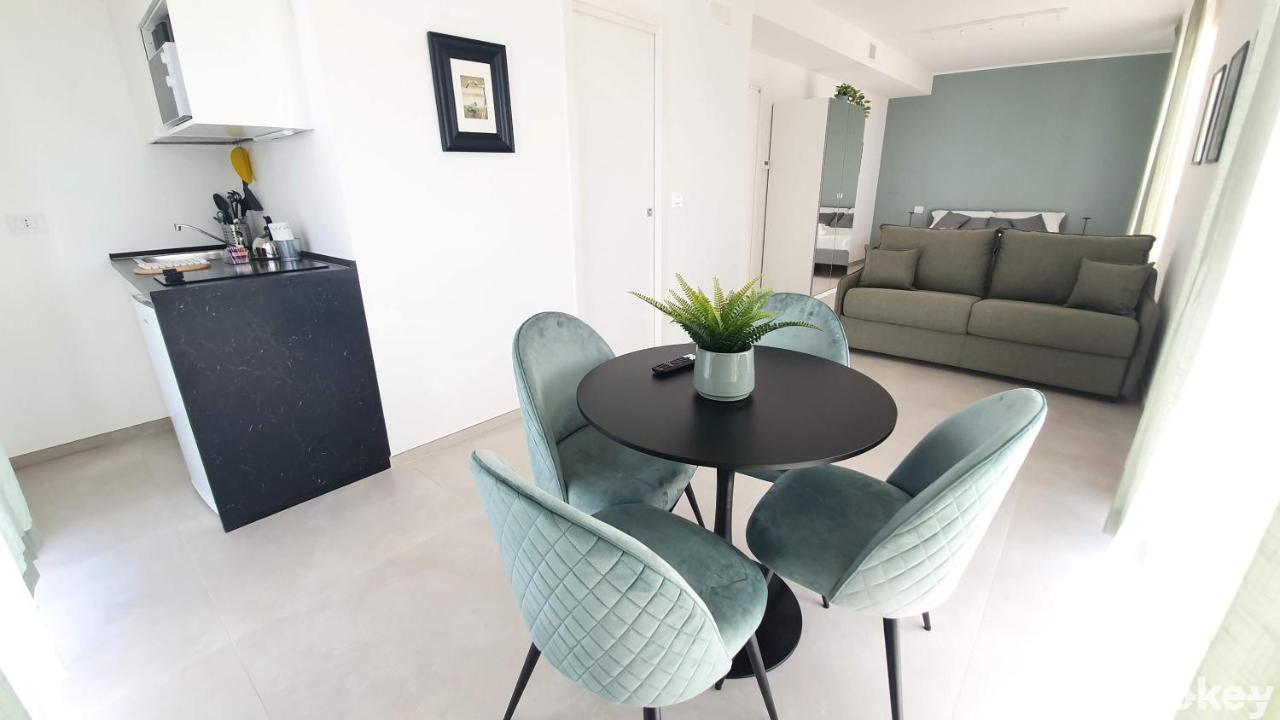 Villa Mediterranea Apartments - Seaview, Pool & Garden باري المظهر الخارجي الصورة